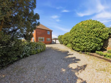 5 bedroom Detached house for sale in Hollin Hill Road, Clowne, S43