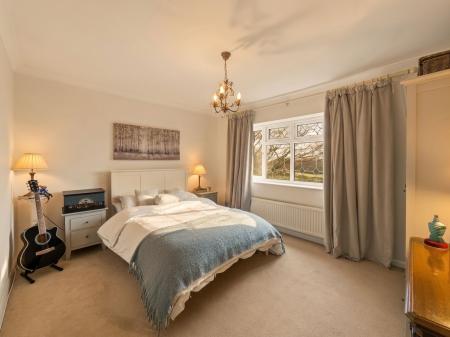 5 bedroom Detached house for sale in Hollin Hill Road, Clowne, S43