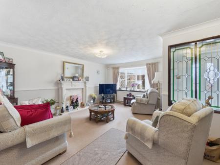 4 bedroom Detached house for sale in Rosedale, Worksop, S81