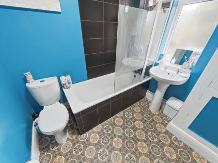 3 bedroom Semi-detached house for sale in Shepherds Avenue, Worksop, S81
