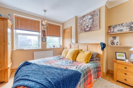 3 bedroom Semi-detached house for sale in Doncaster Road, Costhorpe, S81