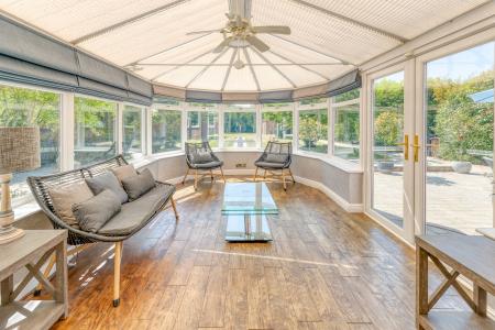 5 bedroom Detached bungalow for sale in Goose Lane, Wickersley, S66