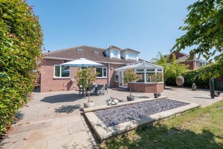 5 bedroom Detached bungalow for sale in Goose Lane, Wickersley, S66