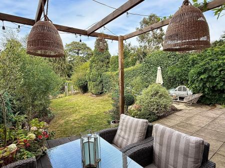 4 bedroom Semi-detached house for sale in The Baulk, Worksop, S81