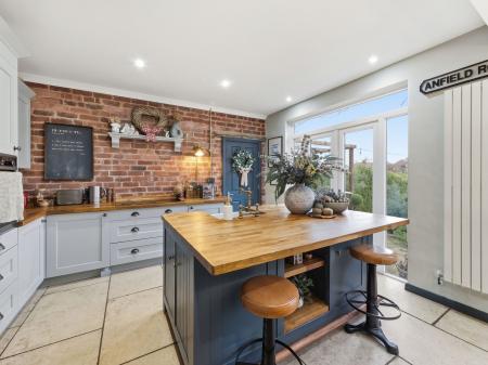 4 bedroom Semi-detached house for sale in The Baulk, Worksop, S81