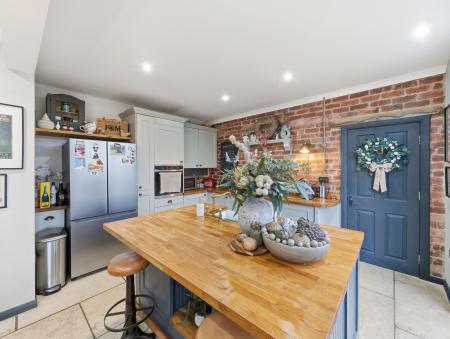 4 bedroom Semi-detached house for sale in The Baulk, Worksop, S81