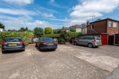 4 bedroom Flat for sale in Gateford Road, Worksop, S81