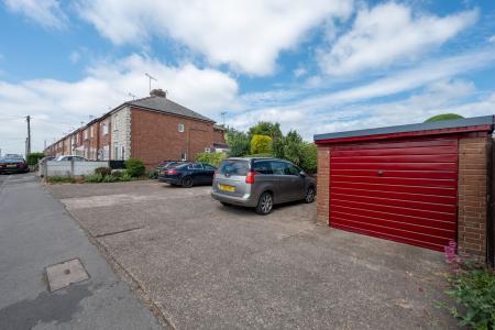 4 bedroom Flat for sale in Gateford Road, Worksop, S81