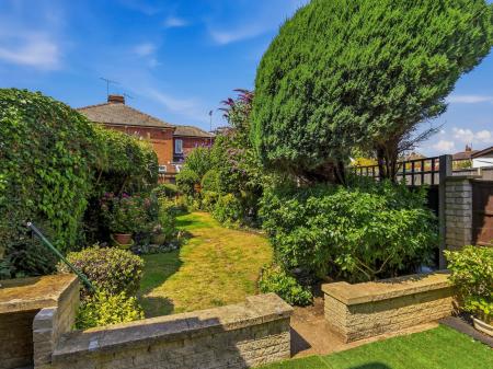 4 bedroom Flat for sale in Gateford Road, Worksop, S81