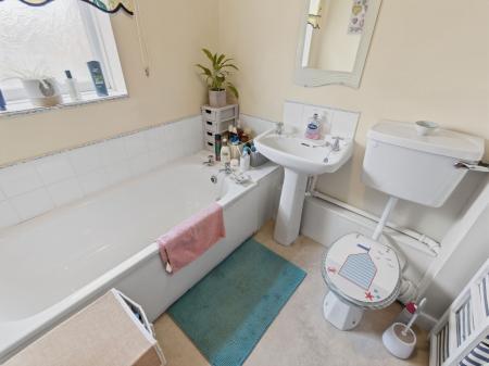 1 bedroom Flat for sale in Thievesdale Close, Worksop, S81