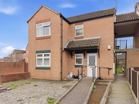 1 bedroom Flat for sale in Thievesdale Close, Worksop, S81