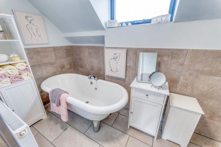 4 bedroom Detached house for sale in Sparken Hill, Worksop, S80