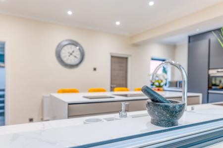 4 bedroom Detached house for sale in Sparken Hill, Worksop, S80