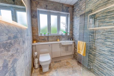 4 bedroom Detached house for sale in Sparken Hill, Worksop, S80