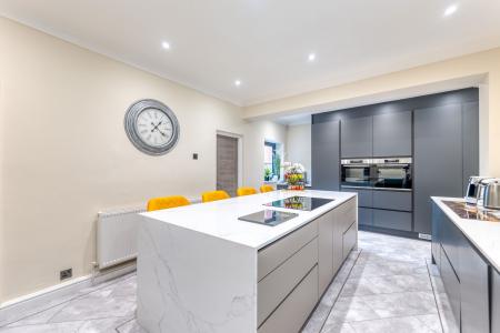 4 bedroom Detached house for sale in Sparken Hill, Worksop, S80