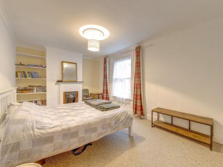 3 bedroom Terraced House for sale in Spring Hill, Whitwell, S80