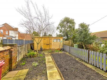 3 bedroom Terraced House for sale in Spring Hill, Whitwell, S80