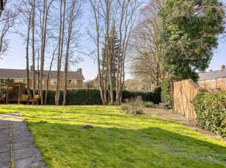 2 bedroom Flat for sale in Grove Court, Worksop, S80