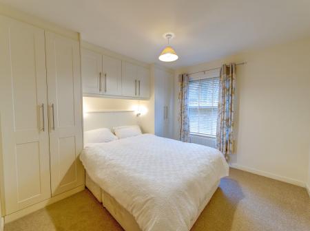 2 bedroom Flat for sale in Grove Court, Worksop, S80