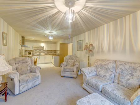 2 bedroom Flat for sale in Grove Court, Worksop, S80