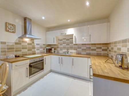 2 bedroom Flat for sale in Grove Court, Worksop, S80