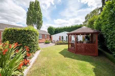 3 bedroom Detached bungalow for sale in Shireoaks Common, Shireoaks, S81