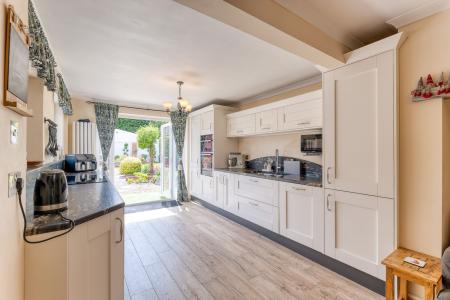 3 bedroom Detached bungalow for sale in Shireoaks Common, Shireoaks, S81