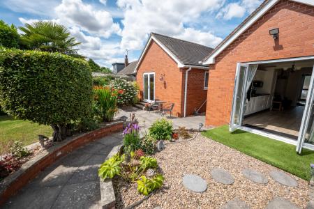 3 bedroom Detached bungalow for sale in Shireoaks Common, Shireoaks, S81