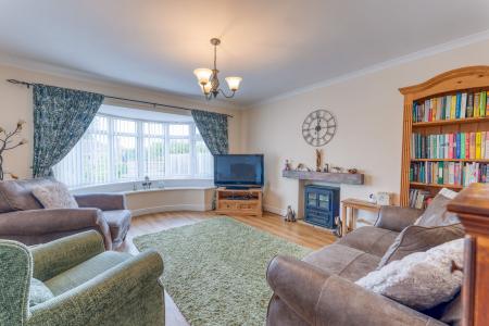 3 bedroom Detached bungalow for sale in Shireoaks Common, Shireoaks, S81
