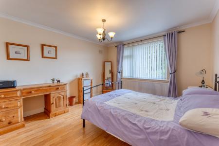 3 bedroom Detached bungalow for sale in Shireoaks Common, Shireoaks, S81