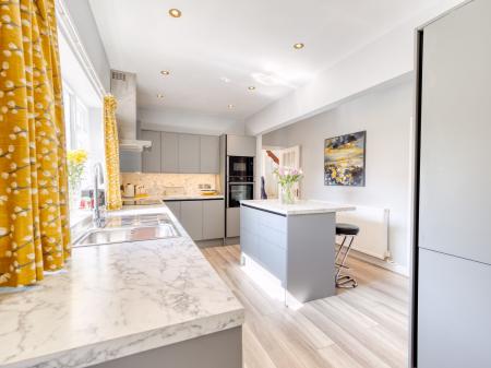 4 bedroom Detached house for sale in High Street, Whitwell, S80