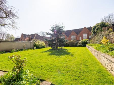 4 bedroom Detached house for sale in High Street, Whitwell, S80