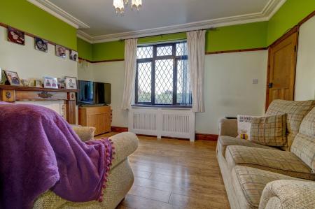 3 bedroom Semi-detached house for sale in Tinkers Hill, Carlton-In-Lindrick, S81