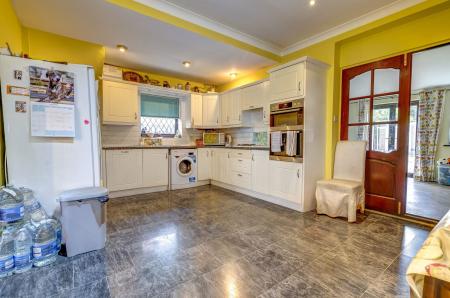 3 bedroom Semi-detached house for sale in Tinkers Hill, Carlton-In-Lindrick, S81
