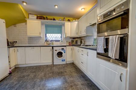 3 bedroom Semi-detached house for sale in Tinkers Hill, Carlton-In-Lindrick, S81