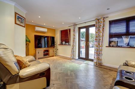 3 bedroom Semi-detached house for sale in Tinkers Hill, Carlton-In-Lindrick, S81