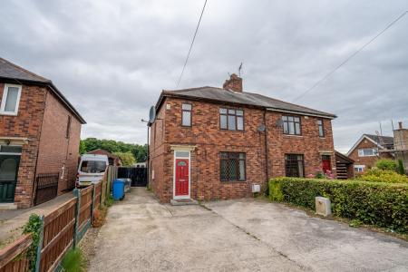 3 bedroom Semi-detached house for sale in Tinkers Hill, Carlton-In-Lindrick, S81
