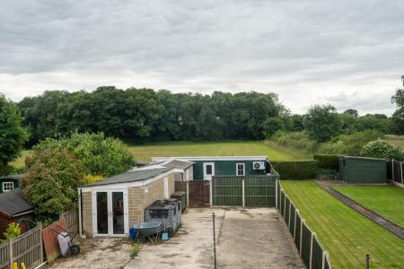 3 bedroom Semi-detached house for sale in Tinkers Hill, Carlton-In-Lindrick, S81
