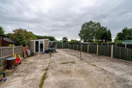 3 bedroom Semi-detached house for sale in Tinkers Hill, Carlton-In-Lindrick, S81