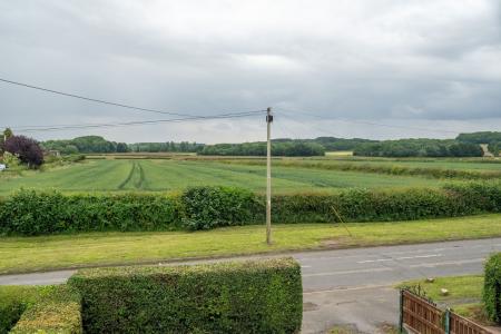 3 bedroom Semi-detached house for sale in Tinkers Hill, Carlton-In-Lindrick, S81