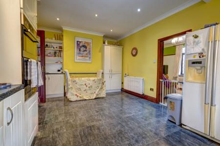 3 bedroom Semi-detached house for sale in Tinkers Hill, Carlton-In-Lindrick, S81