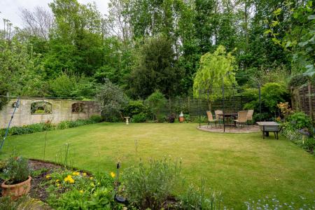 4 bedroom Detached house for sale in Windsor Road, Carlton-In-Lindrick, S81