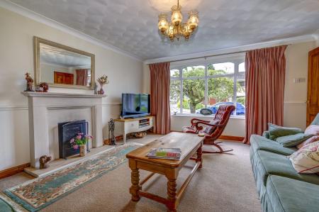 4 bedroom Detached house for sale in Windsor Road, Carlton-In-Lindrick, S81
