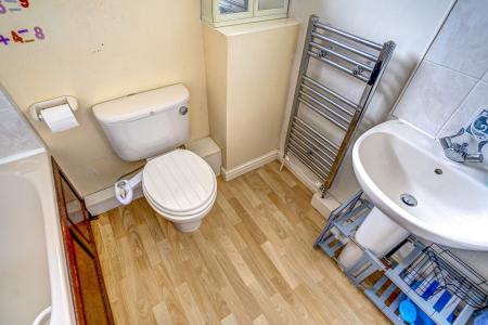 4 bedroom Detached house for sale in Chatsworth Road, Creswell, S80