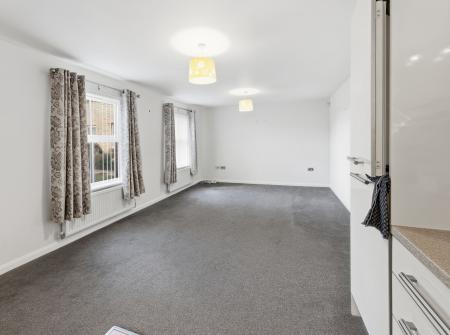 2 bedroom Flat for sale in Grove Court, Worksop, S80