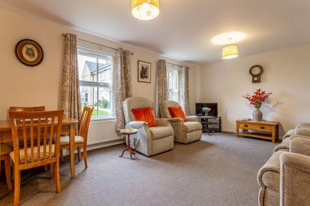 2 bedroom Flat for sale in Grove Court, Worksop, S80