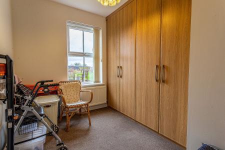 2 bedroom Flat for sale in Grove Court, Worksop, S80