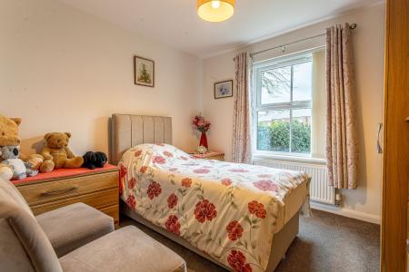 2 bedroom Flat for sale in Grove Court, Worksop, S80