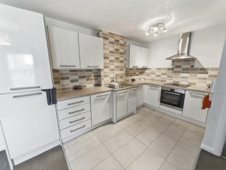 2 bedroom Flat for sale in Grove Court, Worksop, S80