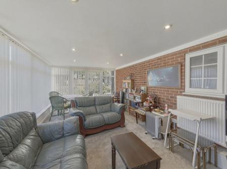 3 bedroom Detached bungalow for sale in Harworth Avenue, Blyth, S81